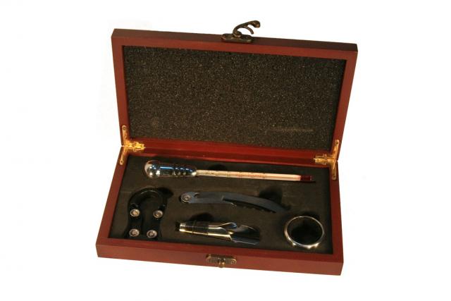 SET ACCESORII VIN 3636